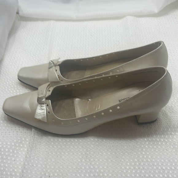 Ross Hommerson Cream Leather Pumps Size 8.5 - Picture 5 of 8